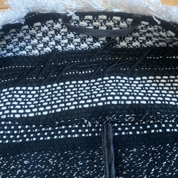 AirField Striped Black and White Blazer - Picture 12 of 17